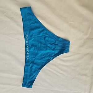 🆕 VS Blue Seamless Thong Panties NWT